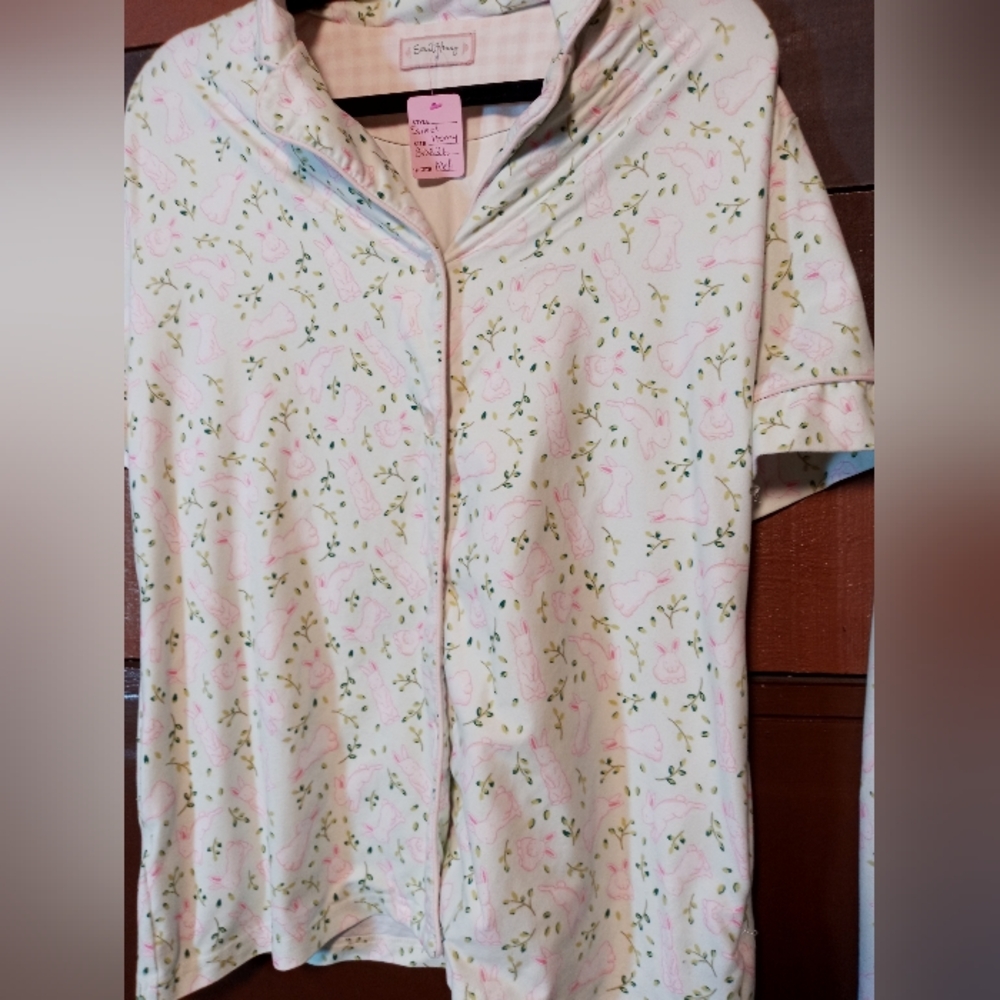 Sweet Honey Medium green With Bunnies Top With Matching pants - Picture 2 of 9